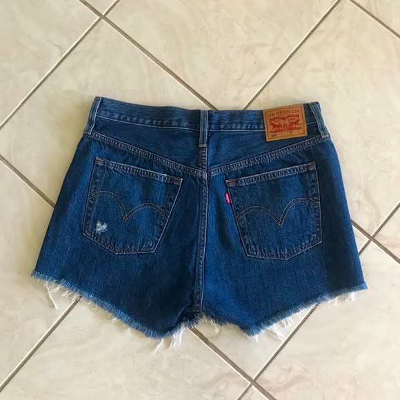 New Levi 501 high-rise distressed denim shorts - Picture 5 of 6